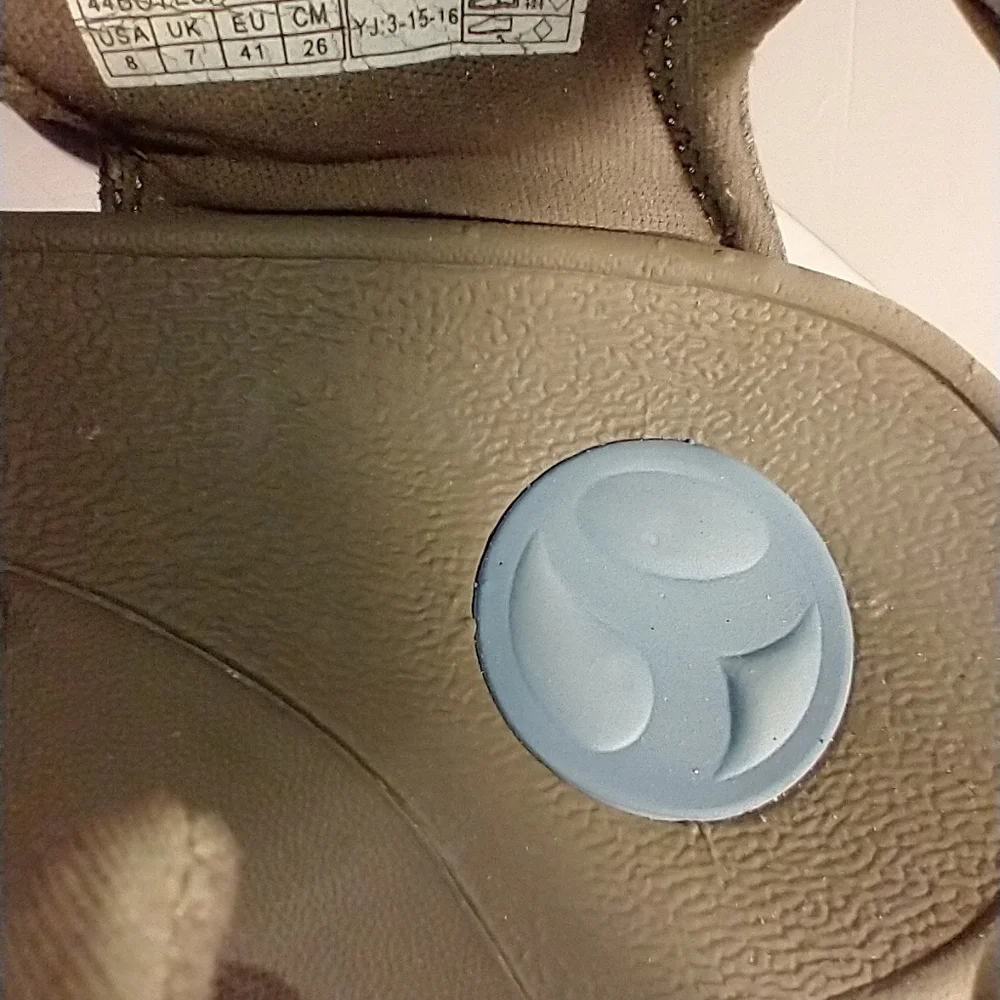 Vionic Mens 44Boyes/TVM1053 Adjustable Straps Sports Vibram Sandal Men's sz 8.